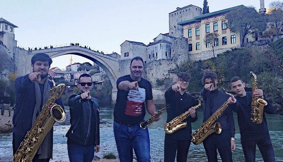 “Suljagina Fata” live in Mostar – Kenan Mačković i Adnan Busuladžić uz ekipu duvača