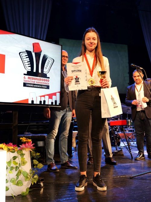 Ivana Petaković iz Beograda pobjednica 6. međunarodnog Festivala harmonike „Sevdalinko harmonikom opjevana“
