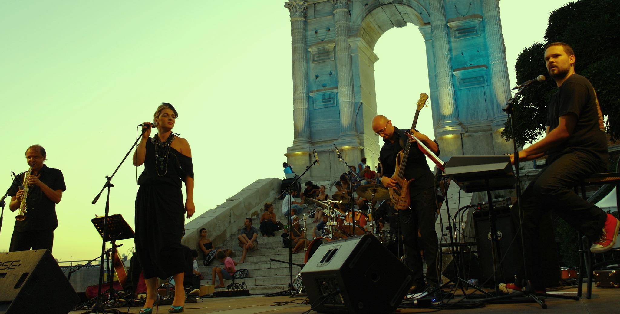 Mavi Kan najavljuje novi singl “Tražiš me opet” i dugo očekivani album Future Sound of Sevdah